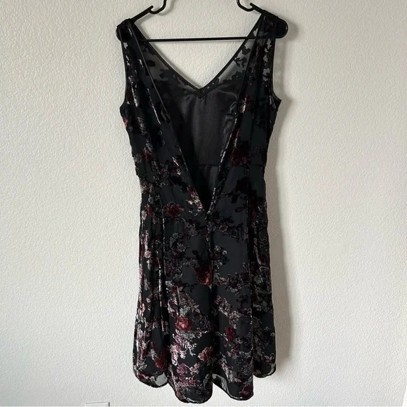White House Black Market Black Floral Velvet 90s Inspired Formal Midi Dress - Picture 2 of 13